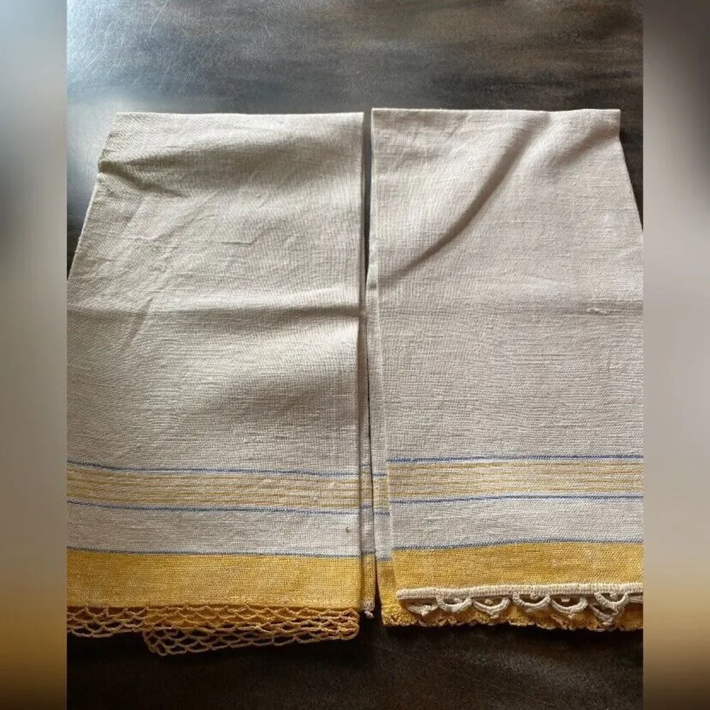 Pair Vintage Table Runners Linen Cream Yellow Lace Grandmacore 27x16”